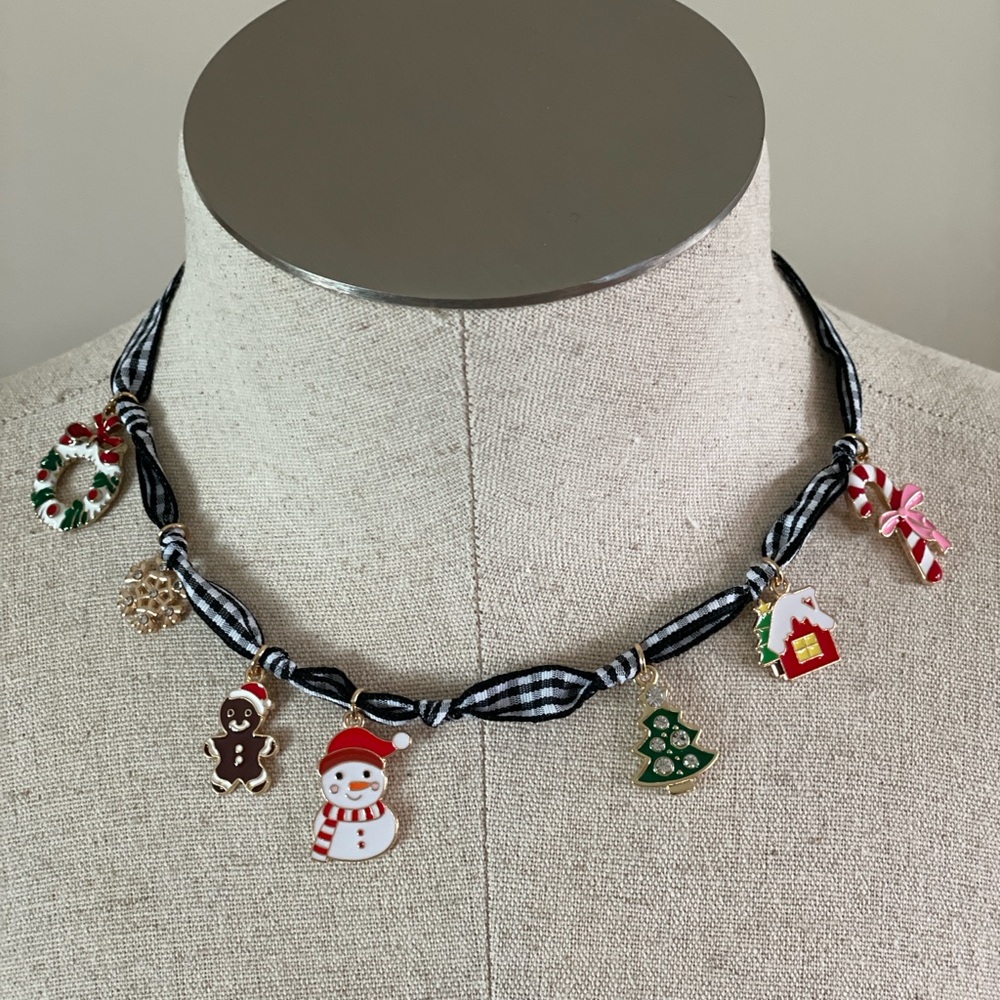 Festive Christmas Charm Necklace 🎄 ☃️Super Cute Gingham Ribbon NWT ✨🎁 - Picture 6 of 10